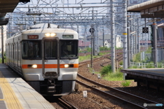 枇杷島駅にて313系
