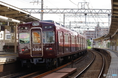 相川駅にて阪急3300系