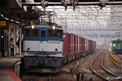 草津駅にてEF65