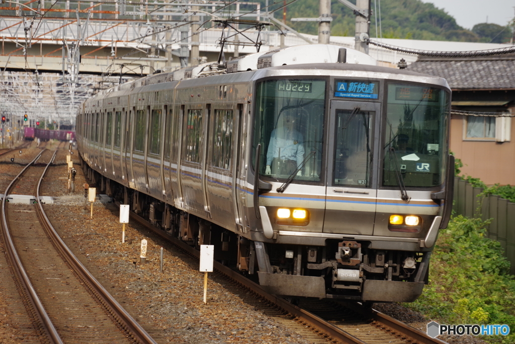 島本駅にて223系
