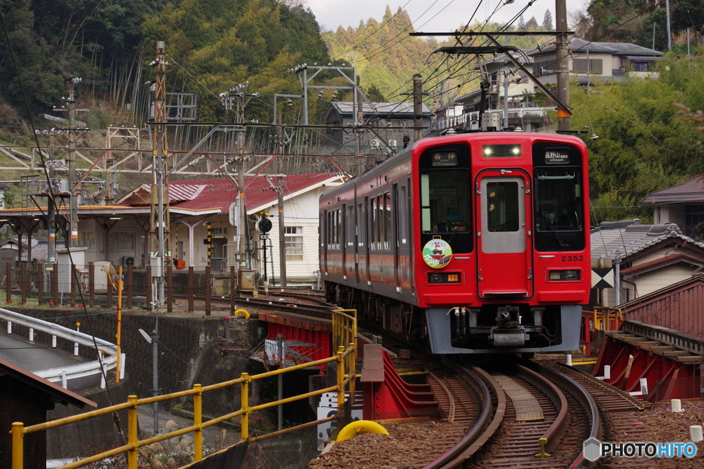 高野下2号踏切にて2300系