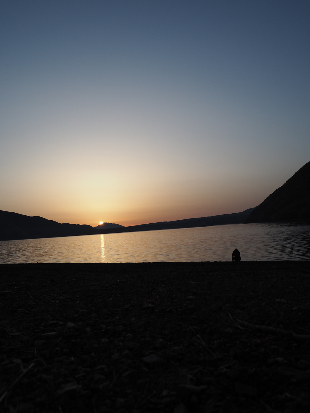 早朝の本栖湖