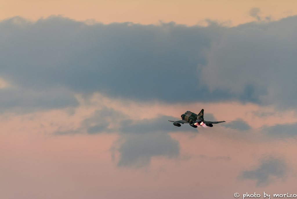茜の空へ