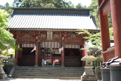 北口本宮冨士浅間神社 大鳥居下から楼門を望んで