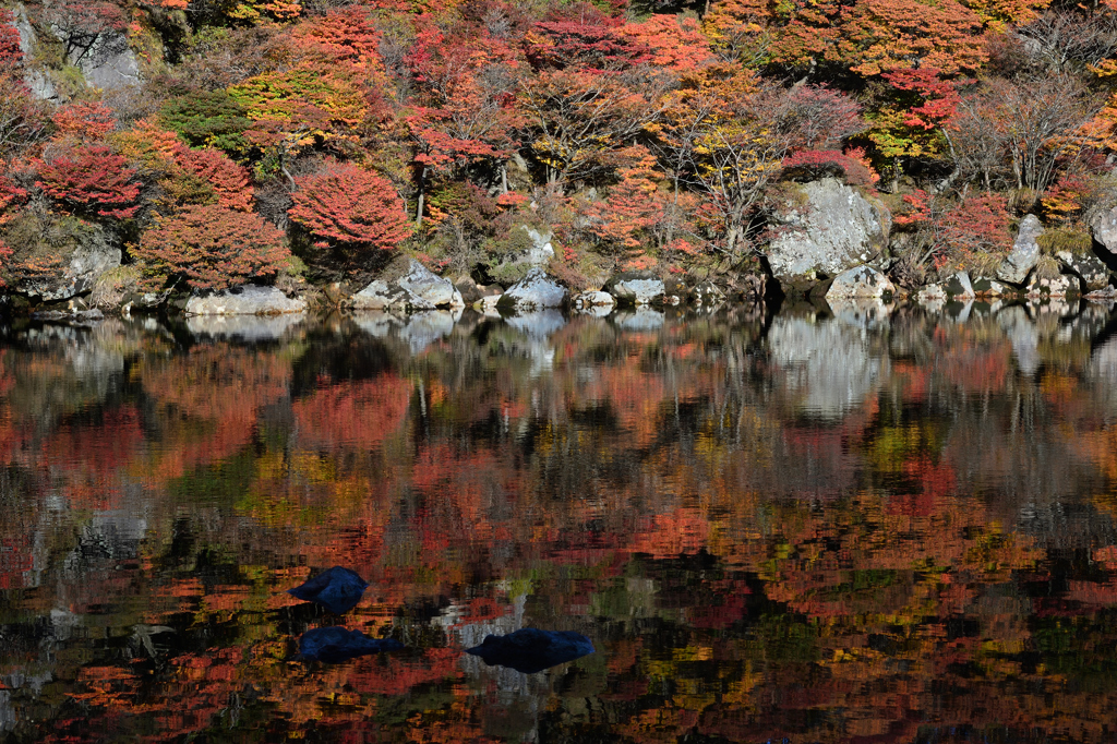 火口湖水鏡