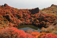 火口湖の紅葉