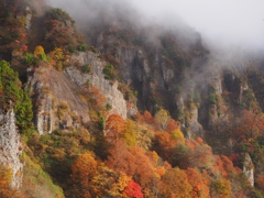 紅葉の岩峰