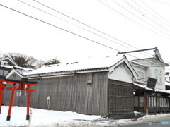 酒蔵と鳥居