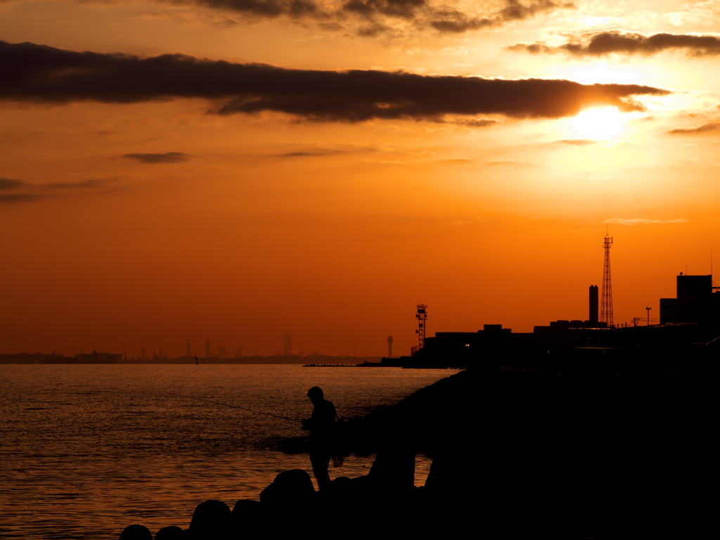 夕暮れの防波堤