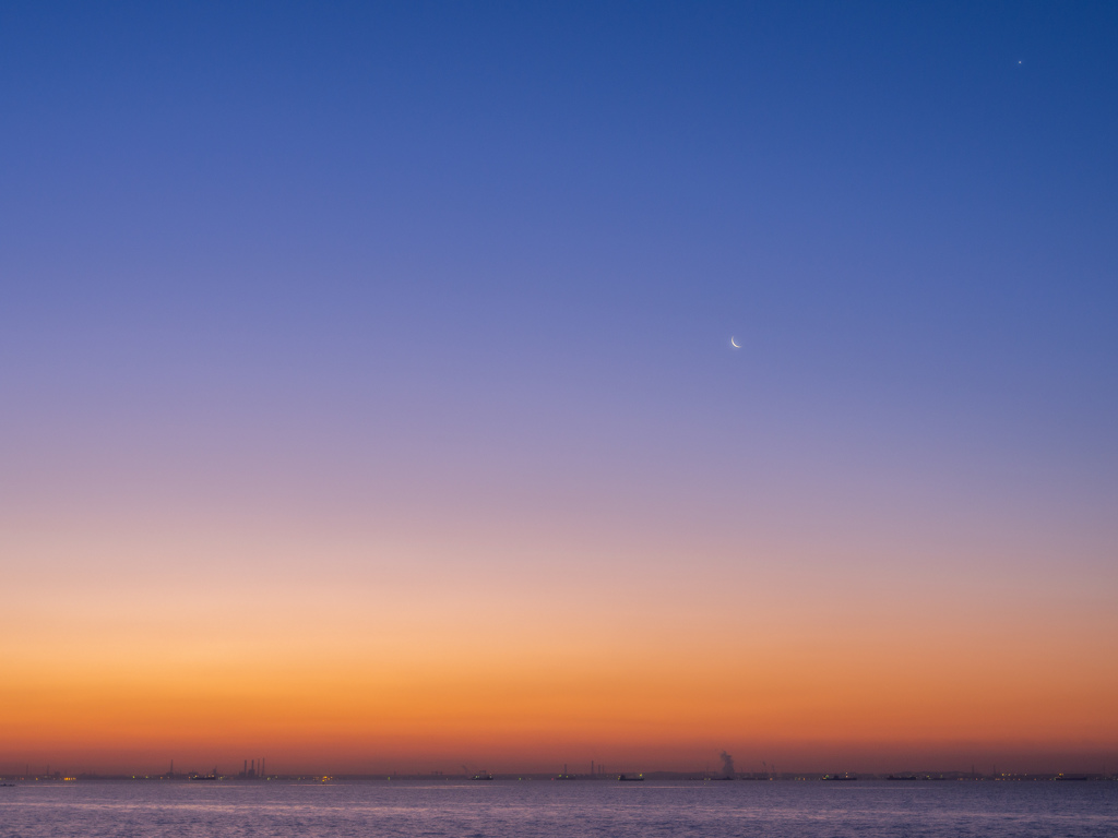 夜明け直前の空-2