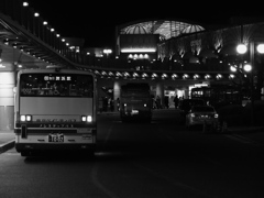 浦安モノクロ夜景 舞浜駅南口ロータリー