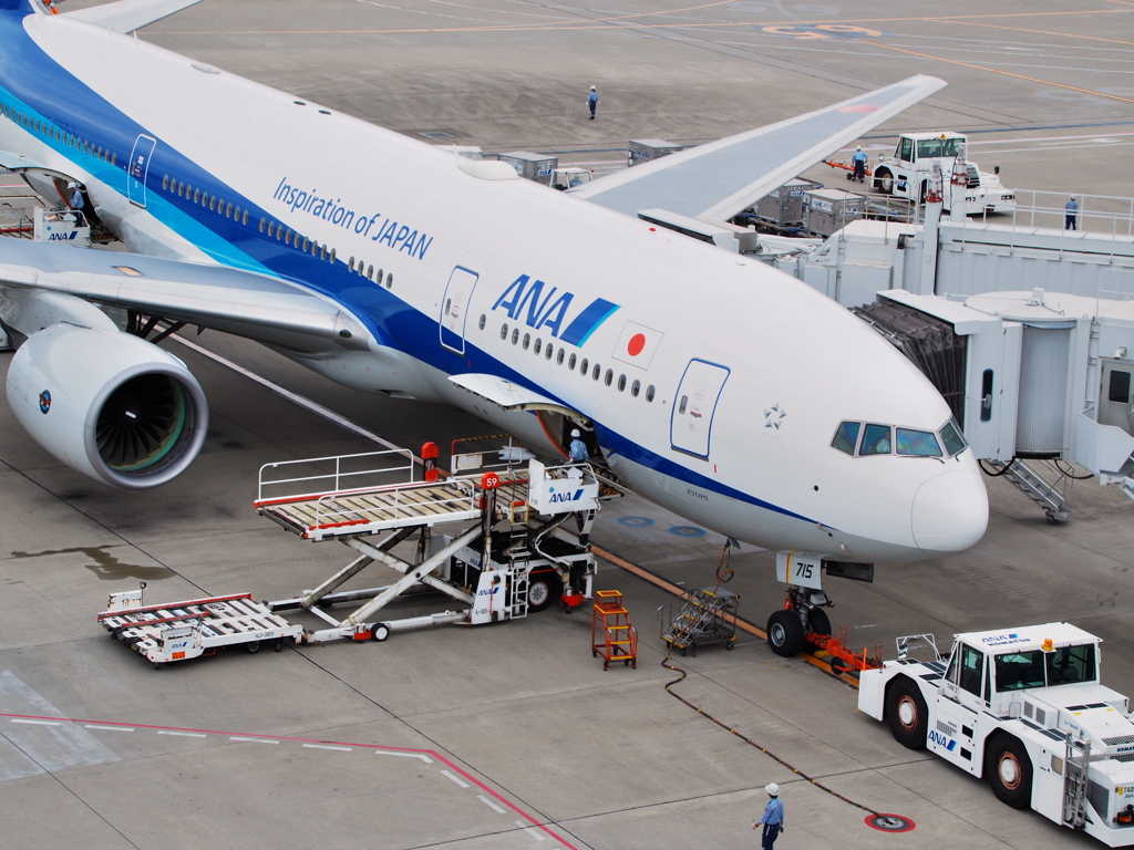 全日本空輸/ANA B777-200ER JA715A(羽田空港)