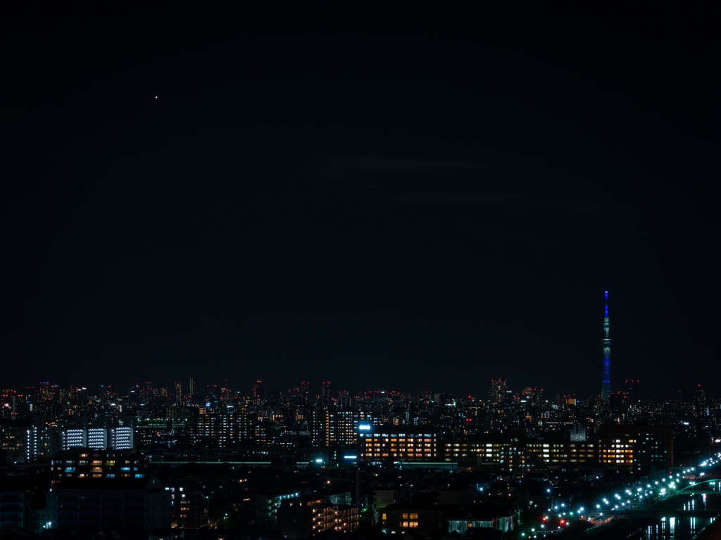 青い塔と宵の明星