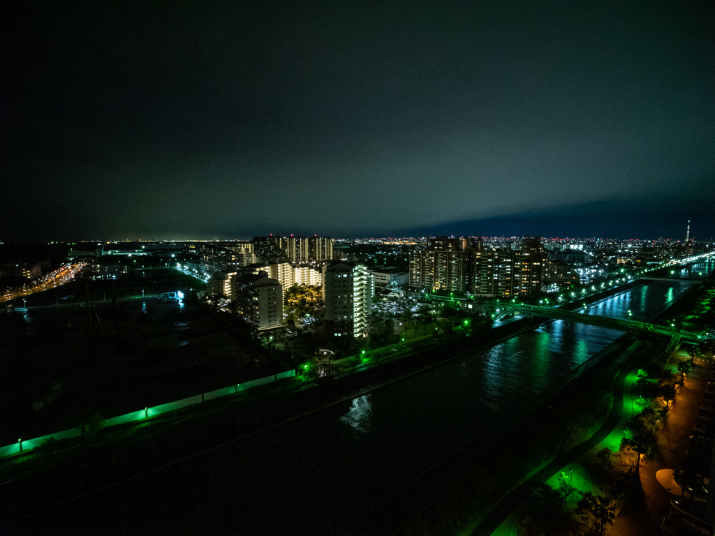 台風通過直後の夜景
