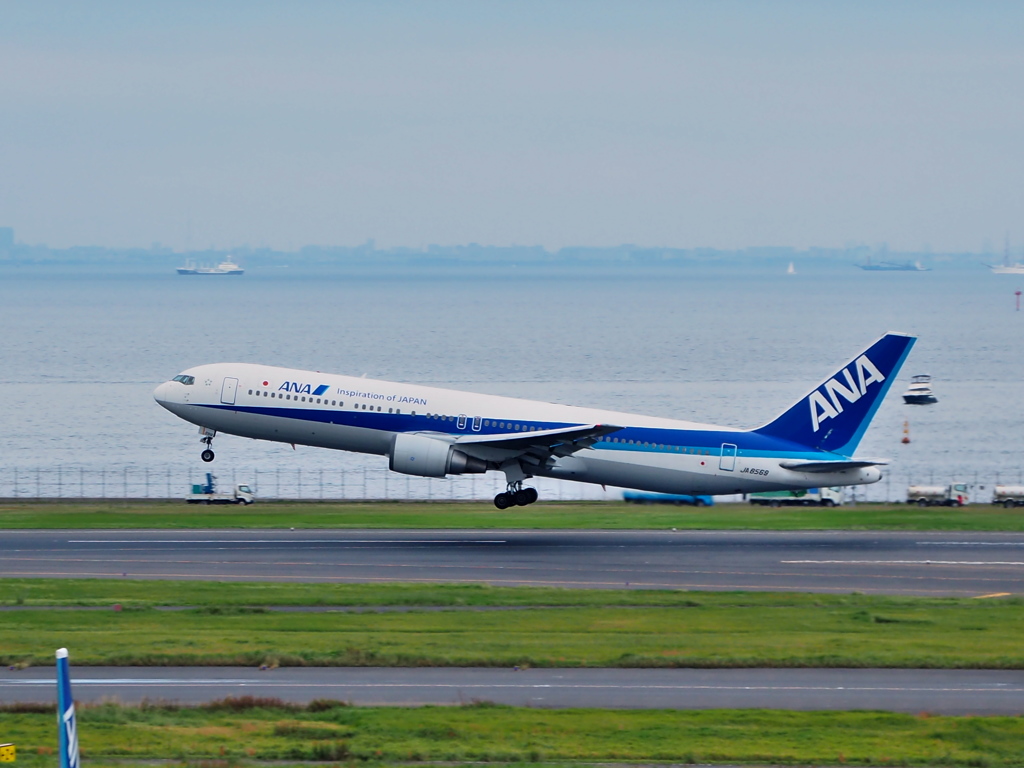 全日本空輸/ANA B767-300 JA8569(羽田空港)