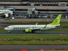 ソラシドエア B737-800 JA804X(羽田空港)