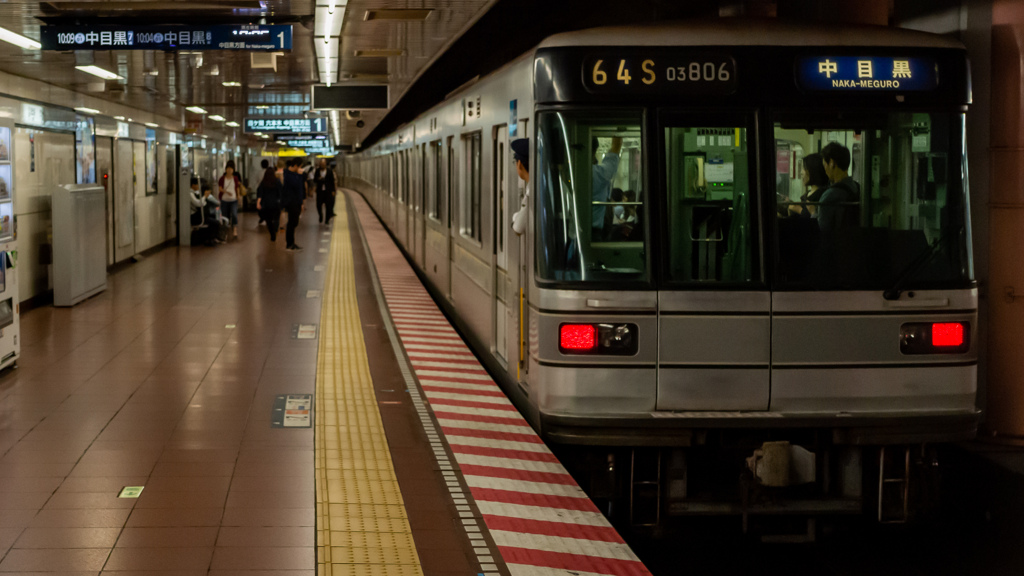 東京メトロ日比谷線03系 日比谷駅にて