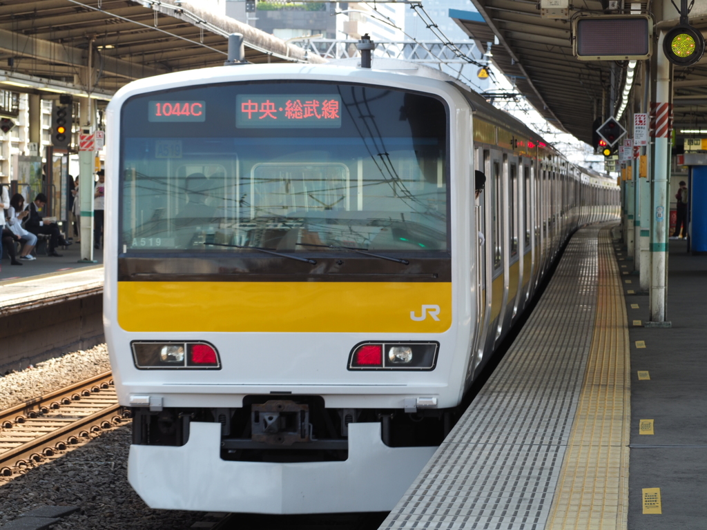 E231系500番台 中央総武各駅停車 黄色の山手線 高円寺 By くるるぐんそー Id 写真共有サイト Photohito E231系500番台 中央総武各駅停車 黄色の山手線 高円寺 By くるるぐんそー Id 写真共有サイト Photohito