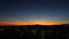 夕焼けと月