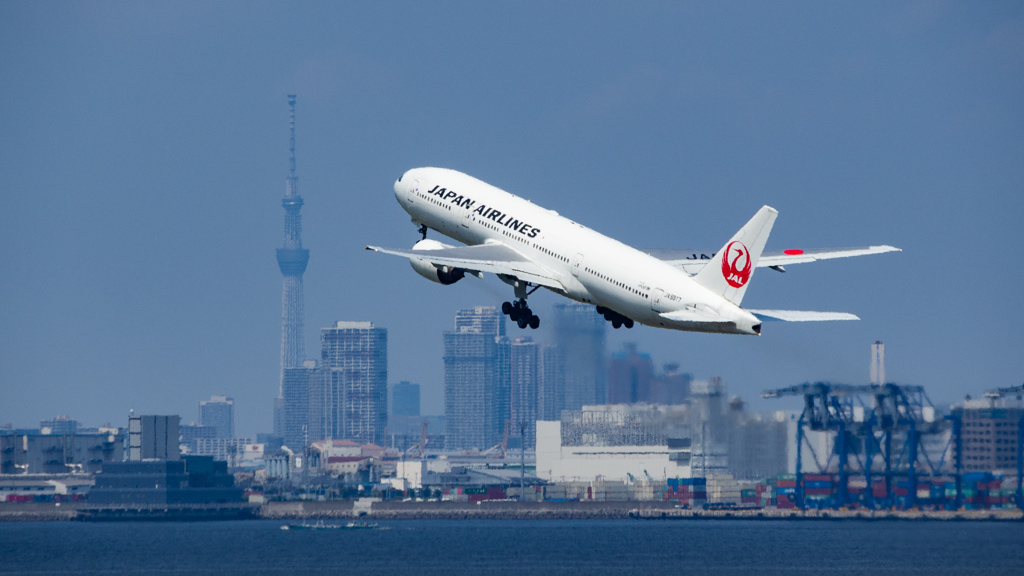 スカイツリーと飛行機