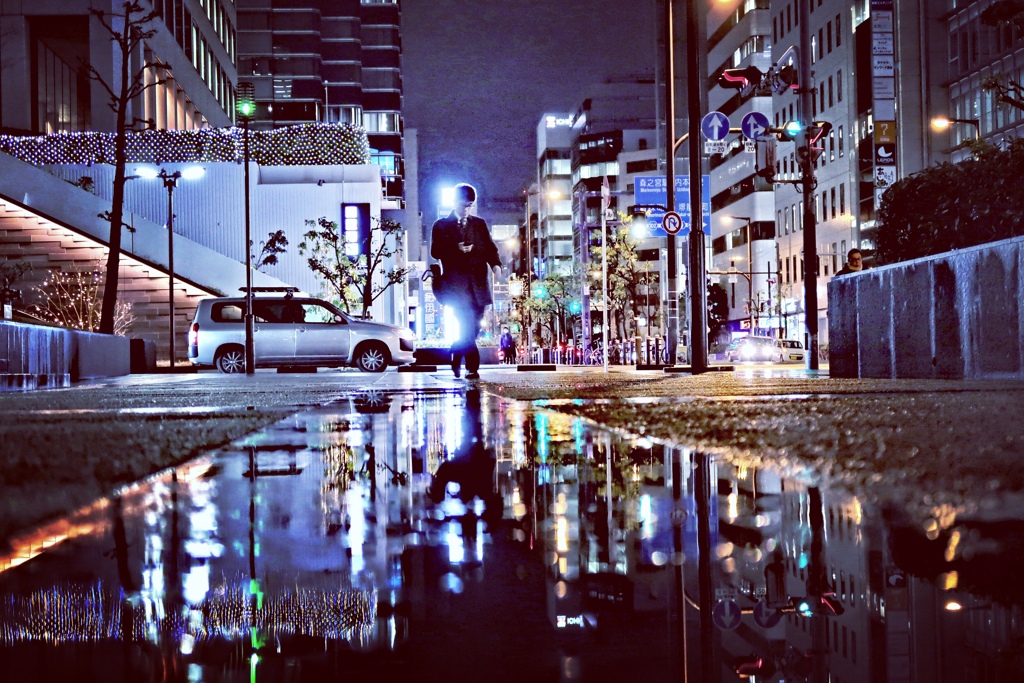 雨上がりのビジネスマン