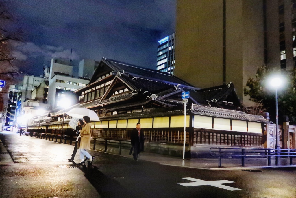 雨上がりの街角