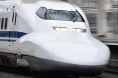 東へ。
