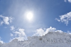 雪壁と太陽。