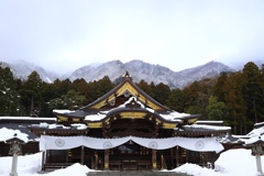 冬の弥彦神社