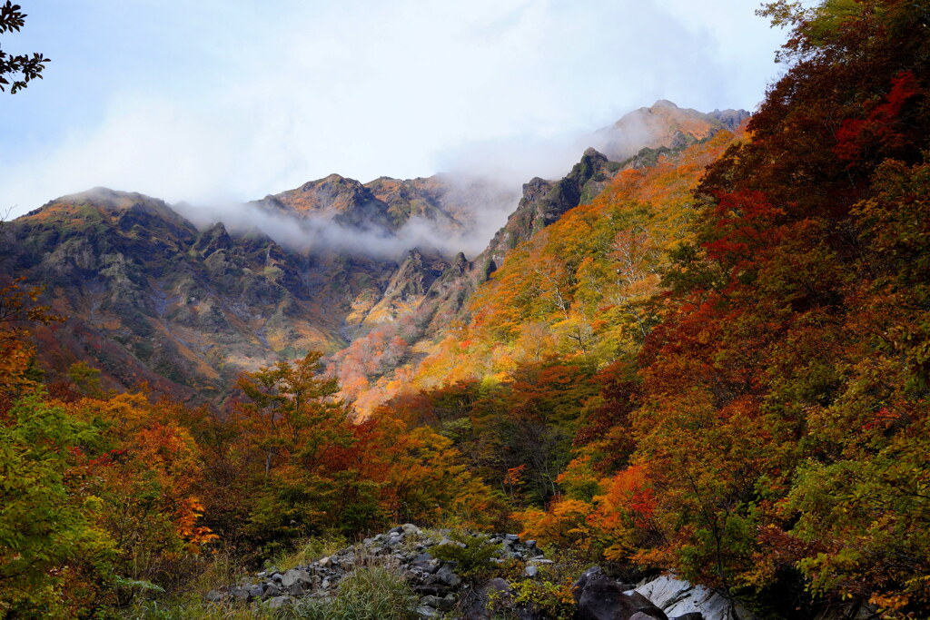 錦染まるマチガ沢