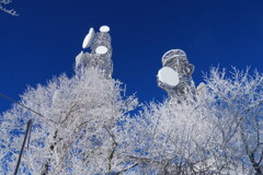 霧氷包む宇宙基地