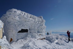 山小屋も樹氷モンスター