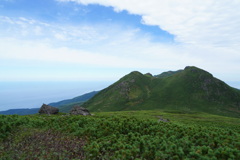 雄大な羅臼岳の眺め