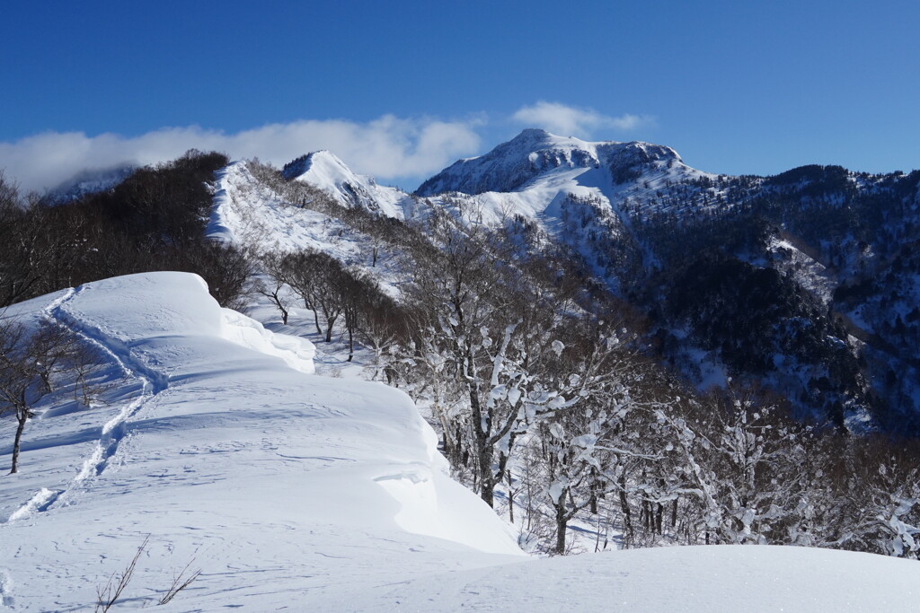 雲流れる剣ヶ峰