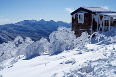 厳冬の蓼科山頂上ヒュッテ