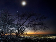 月明かりの夜景