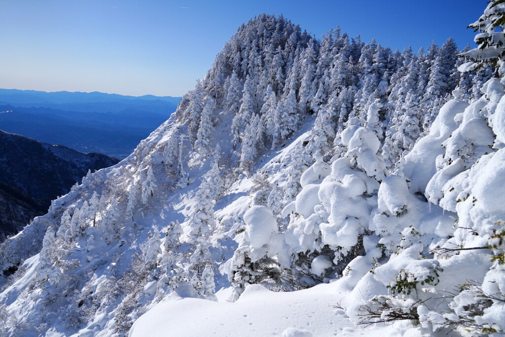 もふ雪の黒斑山