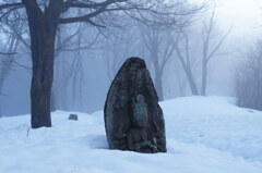 雪景色の薬師さま