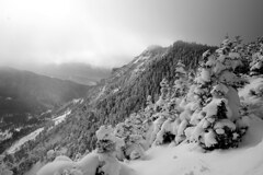 雪に眠る黒斑山