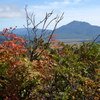 燧ケ岳望む紅葉の山へ