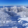 霧氷化粧の烏帽子岳