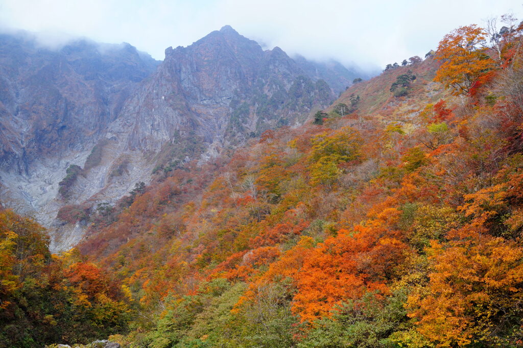 妖しき岩峰