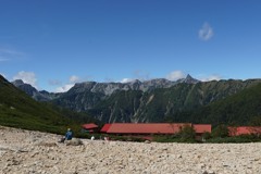 常念小屋は槍の展望台