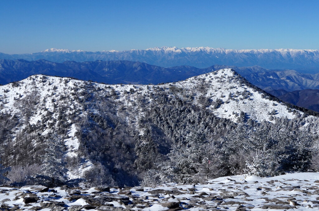浮かぶ白銀の峰