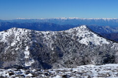 浮かぶ白銀の峰