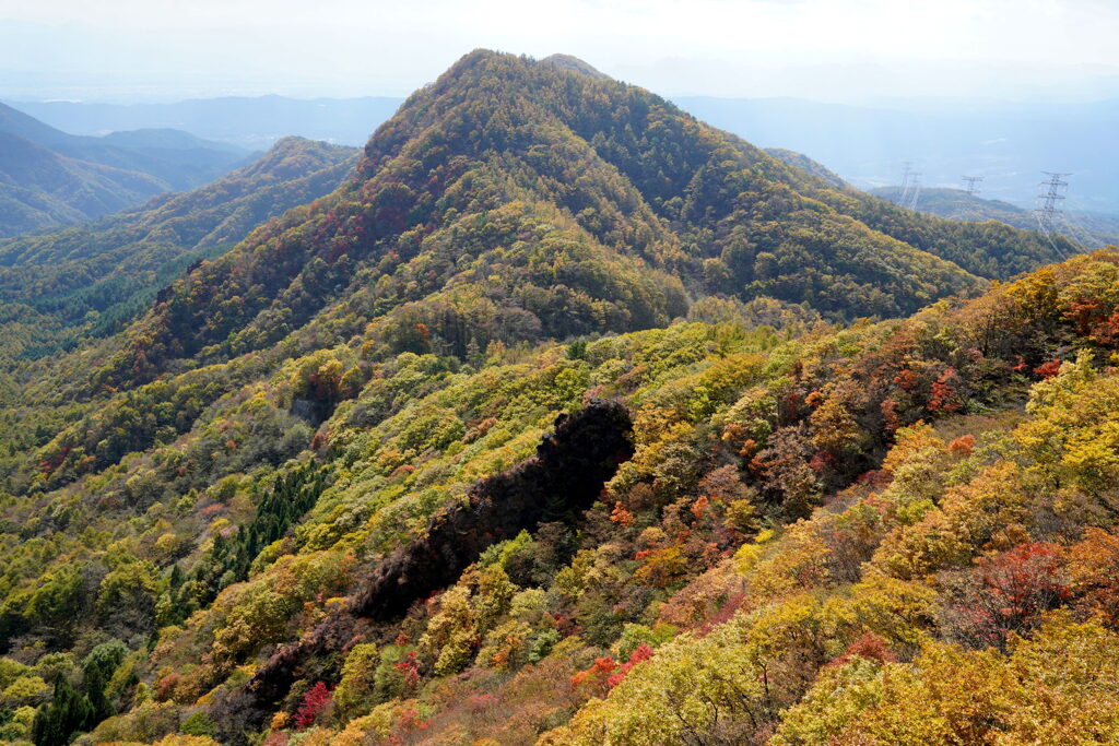 錦彩る尾根
