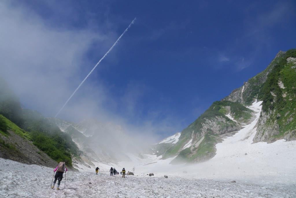 大雪渓と飛行機雲