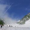 大雪渓と飛行機雲