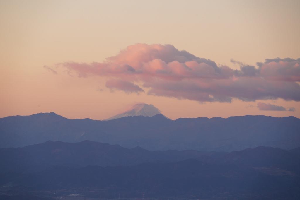 朝陽に染まる富士山