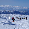 賑わう蔵王山